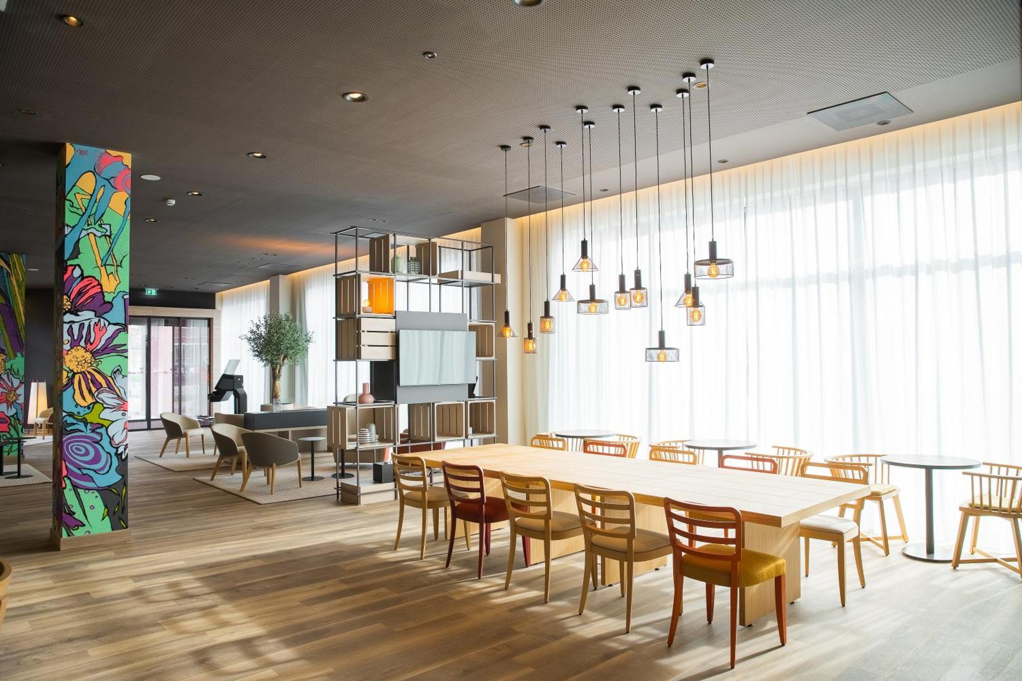 Intercityhotel Breda Bagian luar foto